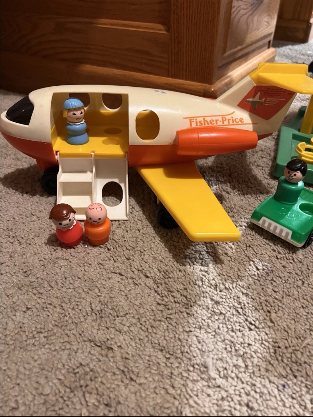 Fisher-Price Vintage Little People Airport With Airplane - Picture 3 of 13